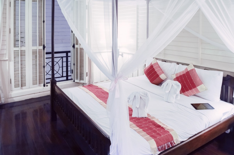 chambre-hote-ST MARTIN D ENTRAUNES-min_hotel_bed_clean_tidy_relax_holiday_room_bedroom-913480